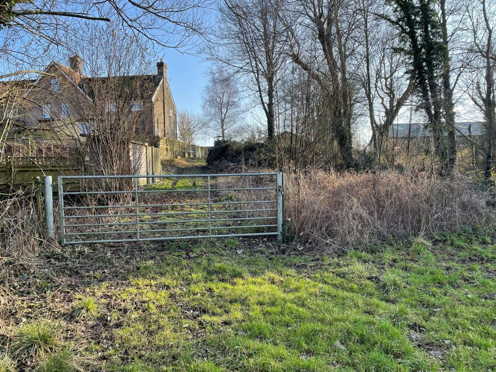Lot: 137 - APPROXIMATELY EIGHT ACRES OF LAND WITH RIVER FRONTAGE - View of Rear Access from Byway